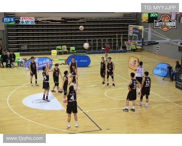 篮球点燃青春激情凝聚团队力量见证拼搏与荣耀时刻