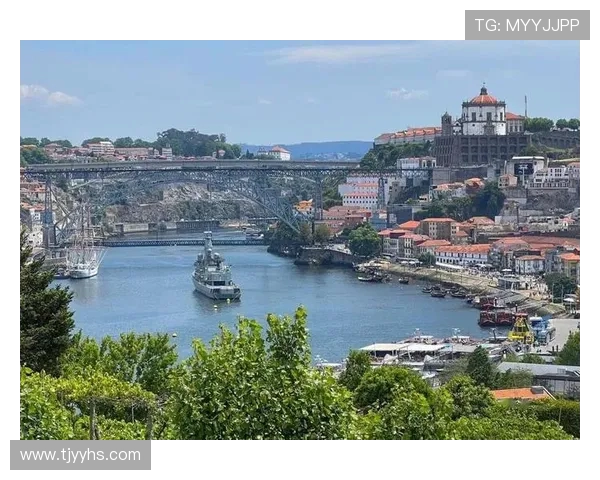 探索波尔图：葡萄牙迷人城市的历史遗迹、美食与文化魅力