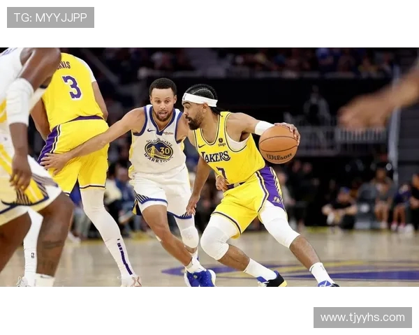 勇士与猛龙激战正酣比赛直播360全景呈现精彩瞬间 勇士与猛龙激战正酣比赛直播360全景呈现精彩瞬间