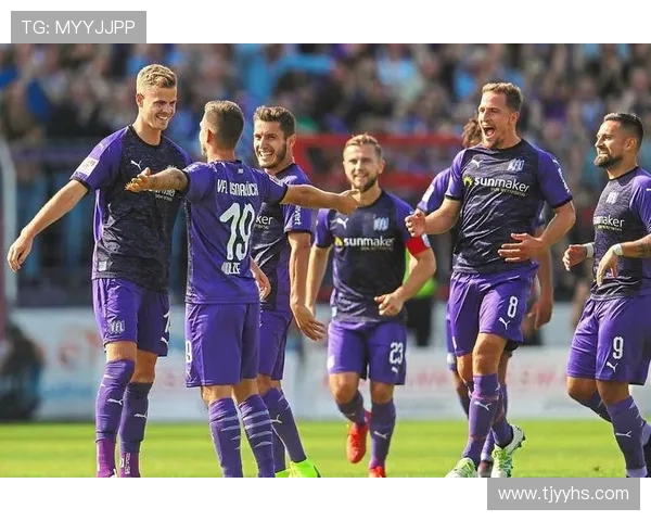 奥斯与阿尔梅的精彩对决揭示足球战术与团队合作的完美结合